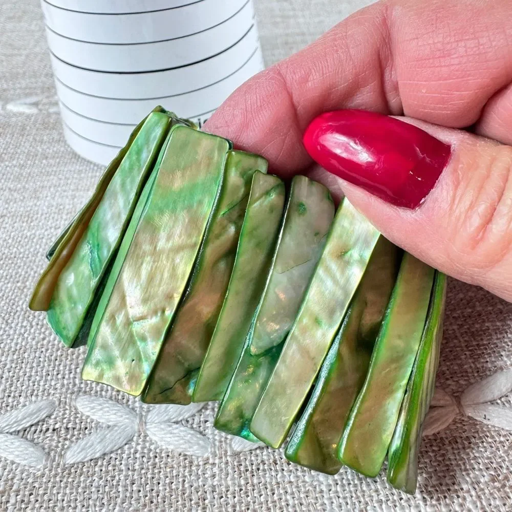 Vintage Rare Natural Shell Green Mother of Pearl Stretch Bracelet
